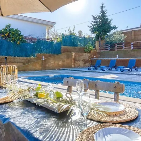 Vila Sleeps 14 Pool Wifi *